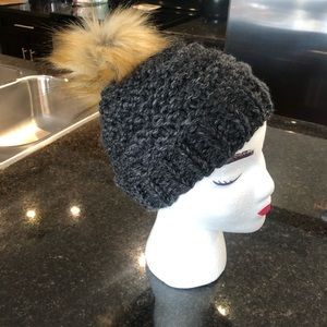 NEW! Toque/beanie - handcrafted with removable faux fur pom pom 🇨🇦